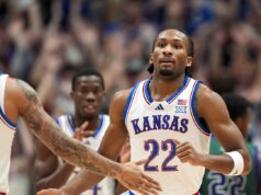 Darrin Peterson e AJ DiBantsa lideram uma turma de calouros no início da temporada de basquete universitário.