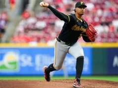 O Red Sox adquiriu Johan Oviedo do Pirates em uma troca de cinco jogadores por Justinson Garcia.