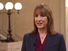 Nigel Farage diz que Rachel Reeves deve enfrentar uma investigação desprezível sobre mentira orçamentária: órgão de fiscalização da ética é instado a agir para arrastar o primeiro-ministro para um escândalo