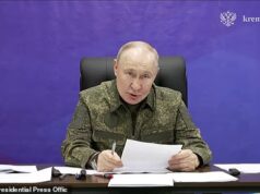 Putin se orgulha do mais recente sucesso da Rússia no campo de batalha na Ucrânia, enquanto outra cidade cai nas mãos de suas tropas – horas antes da chegada dos enviados de Trump para as últimas negociações de paz