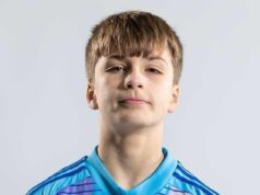 Um jovem jogador de futebol que foi atropelado por um trem em uma famosa passagem de nível caminhava com um amigo quando morreu