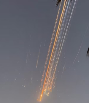 104916739-15403243-A_January_SpaceX_test_flight_that_was_destroyed_less_than_ten_mi-a-33_17662985906.avif