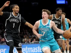 Conn Neupel, do Hornets, reage ao ganhar o prêmio de novato no ‘Tonight Show’