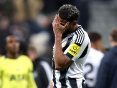 A recuperação do Newcastle em casa é interrompida quando os Spurs marcam no final