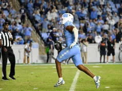 Linebackers de futebol da UNC entrarão no portal de transferências