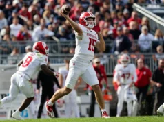 O quarterback do Indiana, Fernando Mendoza, ganhou o prêmio de melhor ataque ofensivo do Big Ten