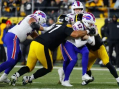 Cam Hayward acusado de dar uma joelhada em Josh Allen ‘no estômago’ após várias discussões acaloradas na vitória do Bills sobre o Steelers