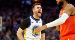 Os Warriors assinaram com Pat Spencer um contrato completo com a NBA