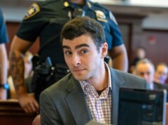 Após a prisão, Luigi Mangione pergunta ao guarda como está indo o tiroteio no CEO – The Mercury News