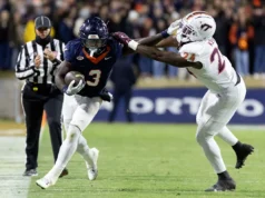 O running back da UVA, J’Marie Taylor, é a manchete de 15 Cavaliers recebendo honras All-ACC