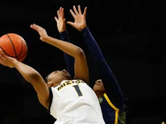 A bandeja de Dowell no último segundo leva o basquete feminino de Mizzou a uma vitória emocionante sobre Cal