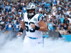 Lendas do rock surpreendem Panthers OL Austin Corbett com o anúncio de sua indicação ao WPMOY