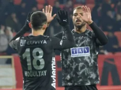 Taça da Turquia: Steve Mooney marca quatro golos