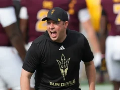 A busca de Michigan inclui Kenny Dillingham, do estado do Arizona, e Eli Drinkwitz, do Missouri, dizem fontes da AP