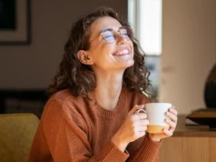 Café diário pode retardar o envelhecimento biológico em doenças mentais