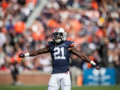 Os Columbus Aviators da UFL contrataram o ex-segurança de Auburn Smoak na segunda-feira