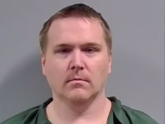 Funcionário dos correios dos EUA ‘tentou atropelar menino de 10 anos’ confundido com pirata de varanda