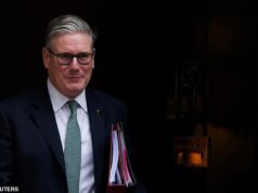 ‘Estamos olhando para posições legais’: Starmer tenta desesperadamente se defender das ações de Trump na Venezuela, apesar da fúria trabalhista