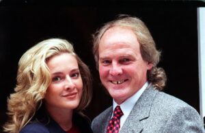 Enlutados se reúnem para o funeral de Terry Yorath: o jogador de futebol de Leeds e País de Gales e pai de Gabby Logan foi enterrado após a morte aos 75 anos, após uma ‘breve doença’
