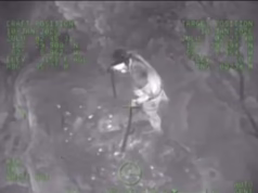 Imagens emocionantes mostram surfista sendo resgatado após 30 horas desaparecido – e o momento em que seus entes queridos foram instruídos a chorar