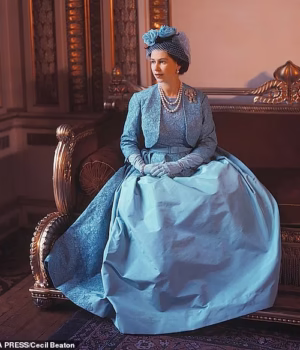 105507399-15463193-For_Margaret_s_wedding_Queen_Elizabeth_wore_a_turquoise_blue_sil-a-58_17685765237.avif