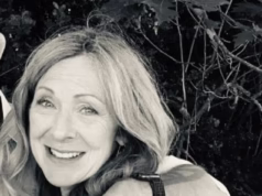 Local de beleza Garoto acusado de assassinato de sua mãe depois de esfaqueá-la até a morte em uma cabana precária na vila de Hampshire