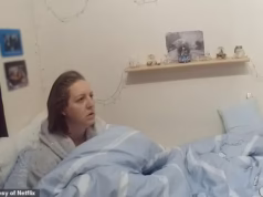 Imagens inéditas mostram a assassina de crianças Lucy Letby enquanto ela é presa em sua cama e chora durante o interrogatório policial no novo documentário da Netflix