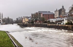 A busca por caiaque desaparecido ‘supostamente morta’ entra em outro dia quando a tempestade Ingrid atinge o Reino Unido