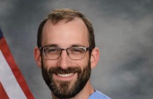 Ele era uma ameaça ou foi morto a tiros depois de pegar a arma? Testemunhas que viram a enfermeira da UTI Alex Pretty ser morta pela Patrulha da Fronteira insistem que ela estava segurando uma câmera – mas os policiais ‘não tiveram escolha a não ser atirar’