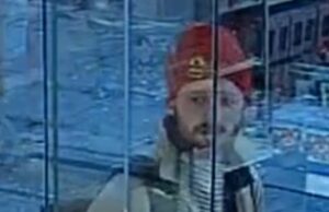 O herói Bom Samaritano que se apresentou para salvar três mulheres que estavam sendo assediadas na rua é chamado a se apresentar pela polícia.