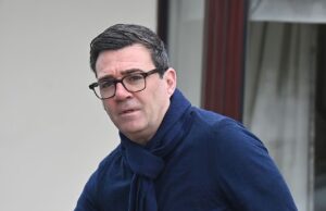 Fim do jogo para Starmer: Andy Burnham adverte que o Partido Trabalhista perderá a eleição suplementar de Manchester na reforma, já que o primeiro-ministro ‘pato manco’ enfrenta a fúria dos parlamentares por impedir o desafiante de concorrer