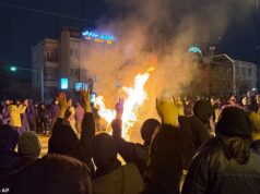 Manifestantes iranianos presos estão sendo executados secretamente por guardas que alegam que as vítimas foram mortas durante a brutal repressão aos distúrbios, afirmam os ativistas.