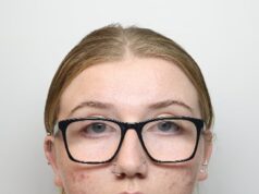 O guarda penitenciário que fez sexo com um ladrão armado em sua cela e foi filmado contrabandeando maconha para ele foi preso por três anos