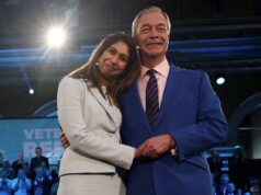 Quentin Letts: De tirar o fôlego, Zuela abraça Farage como um ganhador de loteria – uma visão da capa do livro de Barbara Cartland