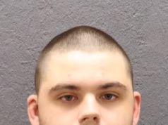 Identidade chocante do adolescente suspeito acusado de matar um querido casal de restauradores idosos em sua casa na Carolina do Sul