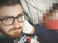 O professor do ensino médio de Melbourne, Troy Ollis, é preso após filmar sexo com um aluno enquanto assistia Aladdin