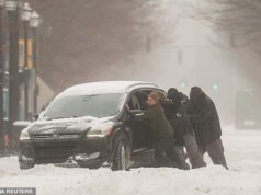 A tempestade de inverno Fern ceifou vidas com pás de neve nas mãos e deixou pelo menos 34 mortos enquanto mínimos recordes se formavam em poucos dias.