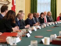 Ministros choram enquanto sobrevivente do Holocausto alerta o Gabinete sobre o ressurgimento do anti-semitismo no Dia da Memória