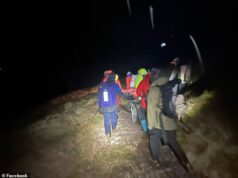 Equipes de resgate em montanhas são chamadas três vezes em uma noite enquanto alpinistas são pegos em condições traiçoeiras