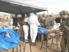 Soldados choram quando o último refém israelense volta para casa: soldados das FDI choram enquanto restos mortais de camaradas identificados em Gaza