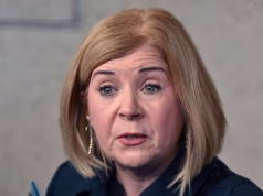 Após sete anos de guerra, o assassino é denunciado… redigido para proteger sua privacidade