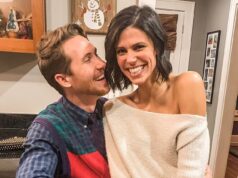 Cirurgião empurrou a ex-mulher para dentro da casa que ele dividia com o cônjuge dentista semanas antes de matar os dois, dizem os investigadores