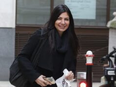 O ex-banqueiro do Goldman Sachs foi processado em £ 100.000 por seus vizinhos milionários de Knightsbridge, que afirmam que o vazamento do chuveiro causou o colapso do telhado.