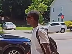 Cães crentes são filmados momentos antes de serem submetidos a torturas inimagináveis que culminam com sua asfixia em um estacionamento.