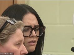 Mulher ataca durante comparecimento ao tribunal ao negar ter matado um menino de seis anos de bicicleta