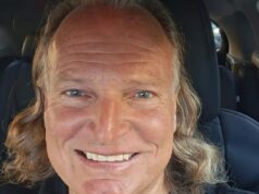 O caos irrompe na cidade litorânea da Califórnia enquanto um fraudador industrial condenado constrói cercas de metal para bloquear o caminho popular… apesar de não ser dono da casa