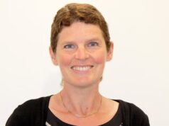 Atrasos na alta da demência custaram ao NHS £ 328 milhões e custaram 500.000 dias de internação no ano passado