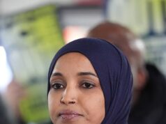 A seringa de Ilhan Omar borrifada com fluido ‘cheiroso’ revelada enquanto a congressista critica Trump por ser ‘obcecado’ por ela