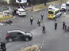 Prisão dramática em Geelong depois que um ônibus escolar carregado de carro bateu em um cruzamento movimentado: ‘tiros disparados’