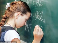 Pedir às escolas que parem de mandar para casa alunos suspensos por brincarem nas redes sociais e que os disciplinam no site